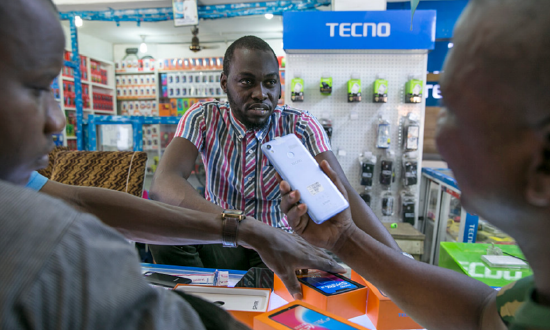 配资大全 利润骤降70%！传音控股，被小米们送进“非洲ICU”|BUG